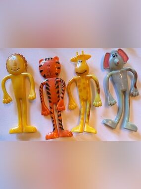 Vintage Pack 8 Bendy Figures, 4 Zoo Animals & 4 Halloween Bendables